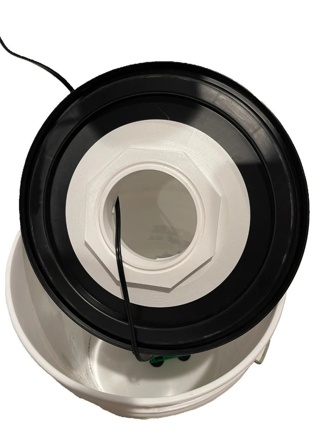Bucket Adapter ā Connect Your Hydroponic Tower to Any Suitable Water Reservoir